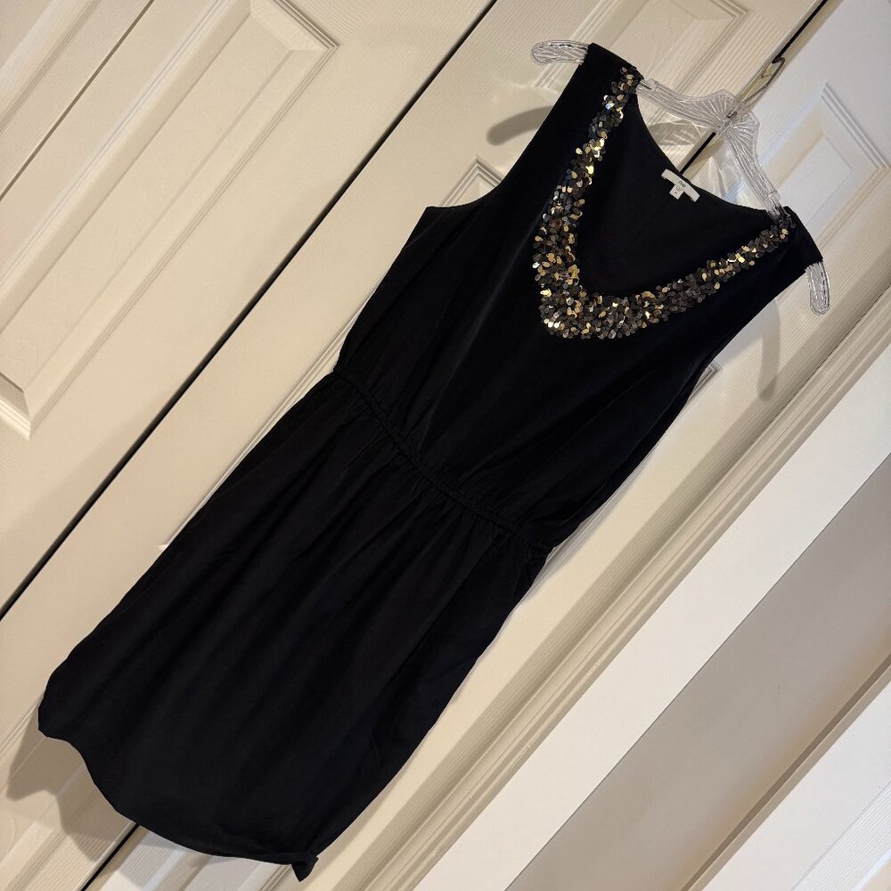 Gap Sequin V-neck party dress with cinched waist and pockets Size M